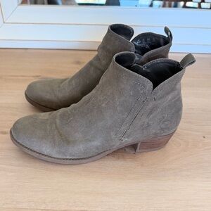 Carlos Santana Ankle Booties 8.5 low heel